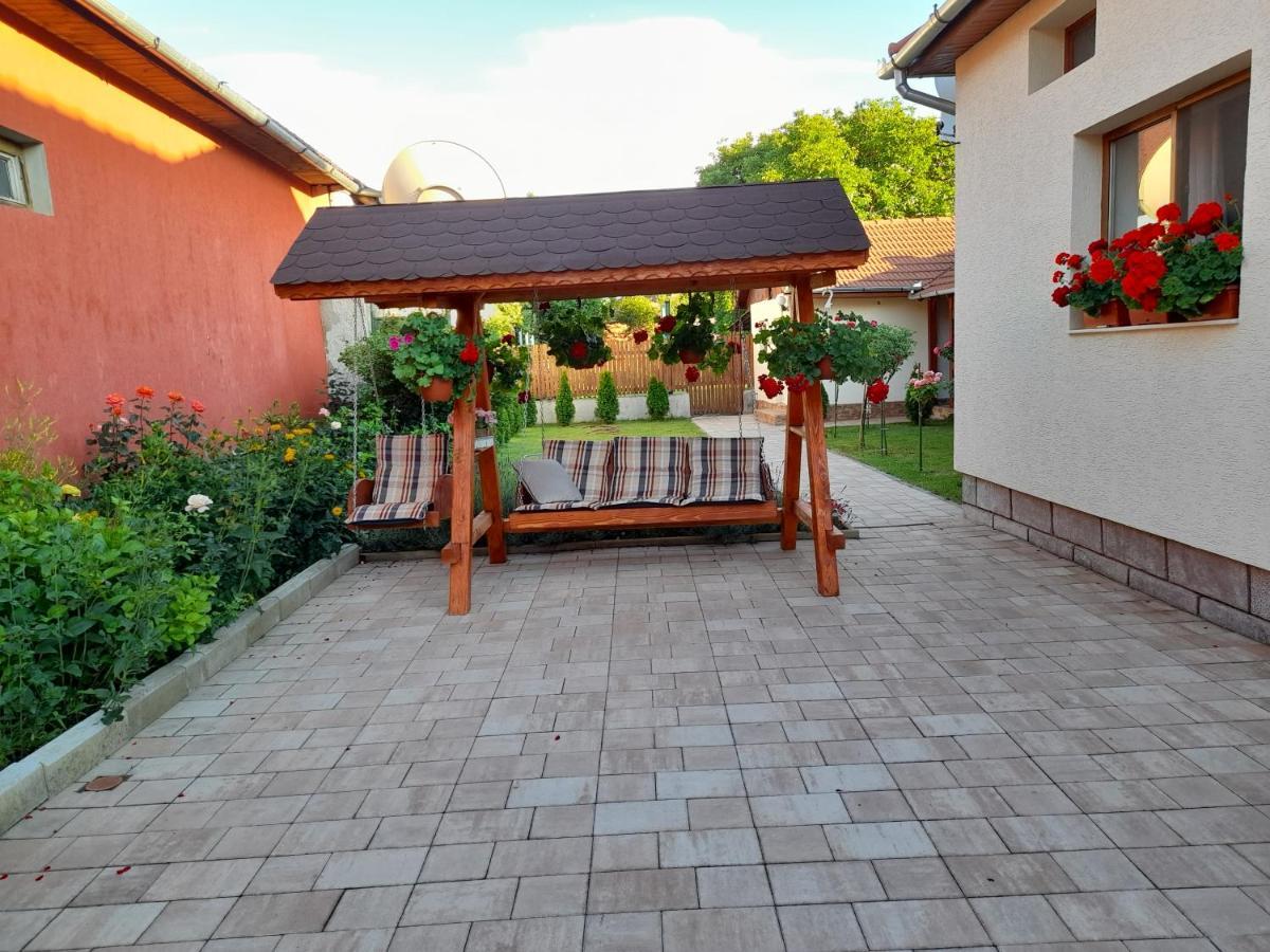 Casa Miki Hotel Haţeg Eksteriør billede